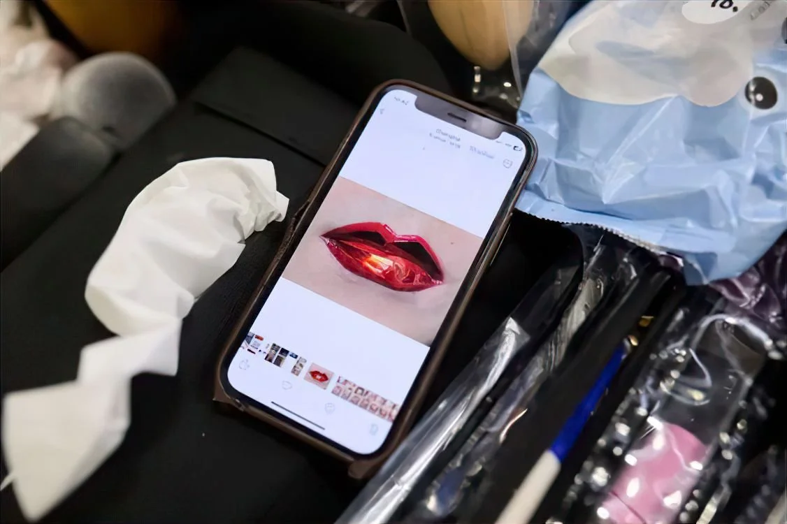 THE PERFECT METALLIC RED LIPS