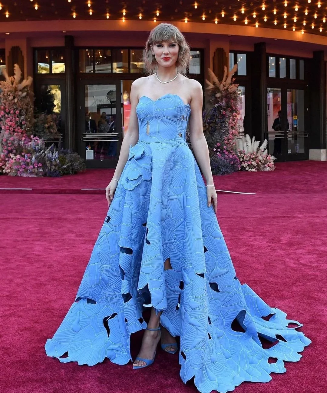 TAYLOR SWIFT IN OSCAR DE LA RENTA FOR ERAS FILM PREMIERE
