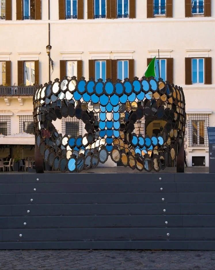 VENUS: VALENTINO GARAVANI THROUGH THE EYES OF JOANA VASCONCELOS