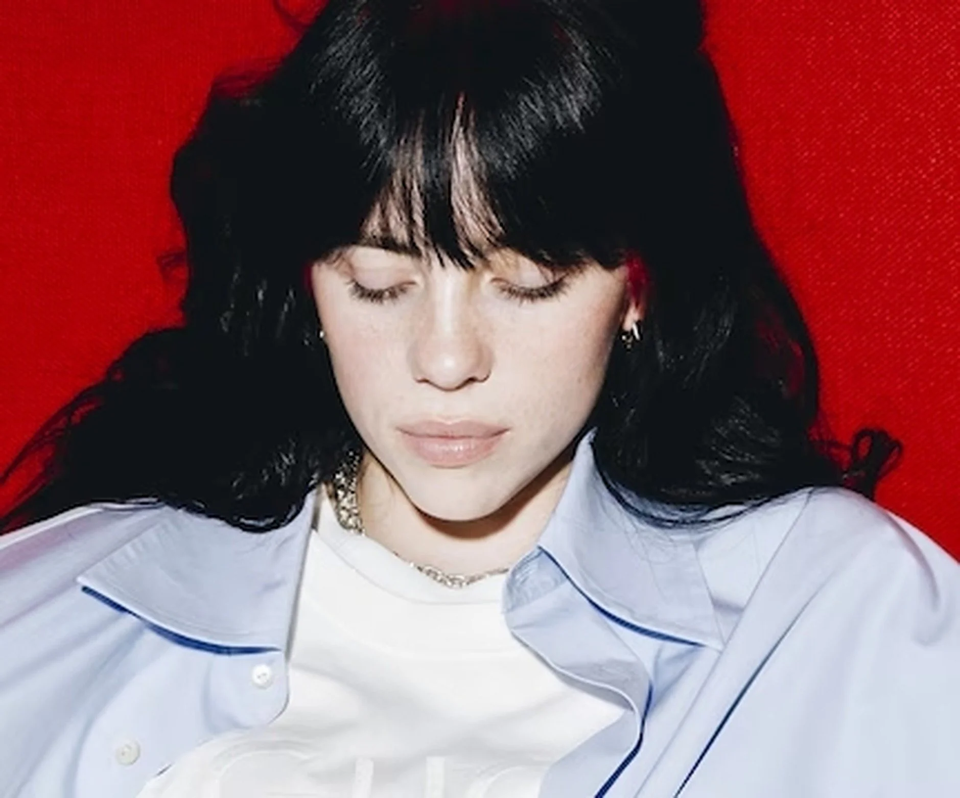 BILLIE EILISH’S MINIMALIST GUCCI BEAUTY LOOK